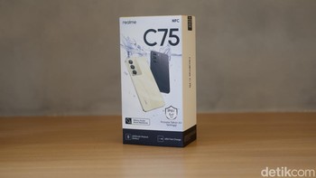 Inilah kotak kemasan Realme C75. Foto: Adi Fida Rahman/detikINET
