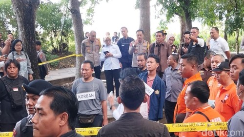 Proses rekonstruksi kasus dugaan pelecehan seksual pria difabel di Taman Udayana, Mataram. (Edi Suryansyah/detikBali)
