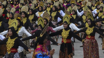 Wow! 1.987 Pelajar di Banten Menari Tari Walijamaliha
