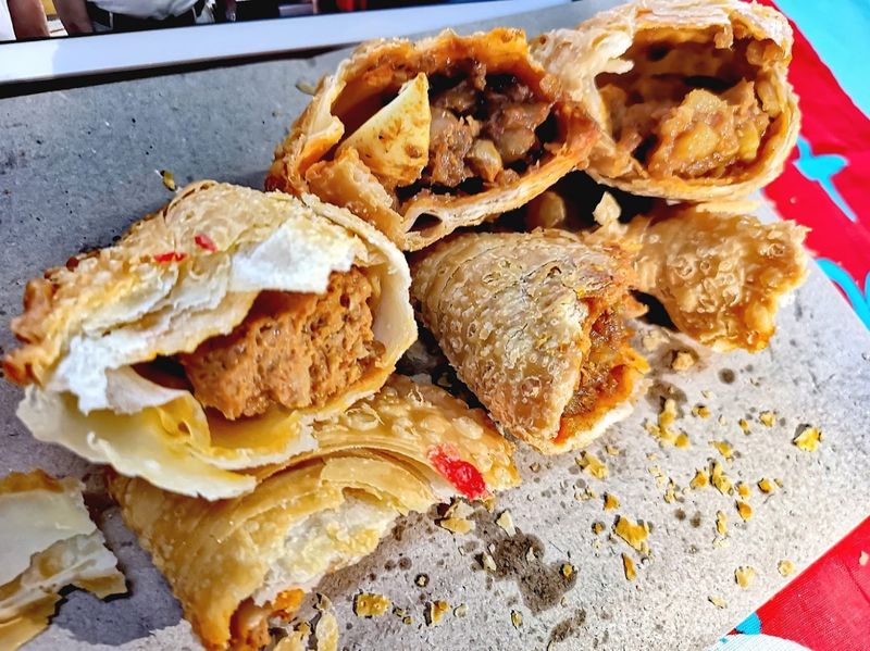 Saingan Jualan Karipap, Adik Ini Diduga Jatuhkan Usaha Kakaknya