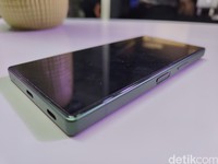 Sharp Aquos R9