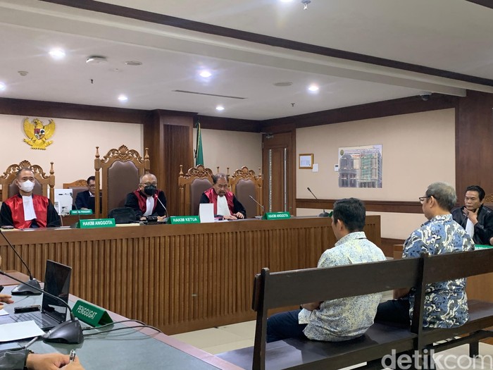 Sidang kasus korupsi timah, hakim membacakan pertimbangan vonis ke tiga eks Kadis ESDM Babel, 11 Desember 2024. (Mulia Budi/detikcom)