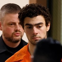 Seperti dikutip India Times, setelah Luigi Mangione ditangkap kepolisian Amerika Serikat, Instagramnya langsung disebut. Awalnya pengikutnya hanya 975. Menurut TMZ, jumlah tersebut meningkat puluhan ribu, dengan banyak pengguna Instagram menunjukkan ketertarikan pada pria 26 tahun yang digambarkan sebagai mantan mahasiswa Ivy League itu. Foto: REUTERS/Eduardo Munoz