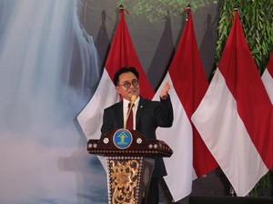 Wisuda 625 Lulusan Poltekip-Poltekim, Menko Yusril Beri Pesan Ini