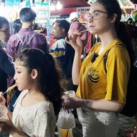 Lakeisha diketahui memiliki darah blasteran Indonesia, Jerman, dan Belanda dari sang mama. Darah Belanda dan Jerman itu diperoleh dari ibu Arumi sekaligus nenek Lakeisha. Foto: Instagram/@arumibachsin_94