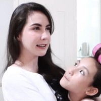 Saat ini Keisha diketahui masih duduk di bangku Sekolah Dasar. Bukan tak mungkin kelak dirinya akan mengikuti jejak Arumi berkarier di dunia entertain atau ayahnya di dunia politik. Foto: Instagram/@arumibachsin_94