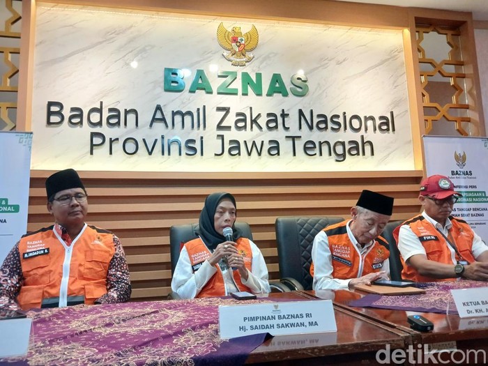 Pimpinan Baznas RI Bidang Pendistribusian dan Pendayagunaan, Saidah Sakwan, bersama Ketua Baznas RI Noor Ahmad dan Ketua Baznas Jateng, Ahmad Daroji, di Kantor Baznas Jateng, Semarang, Kamis (12/12/2024).