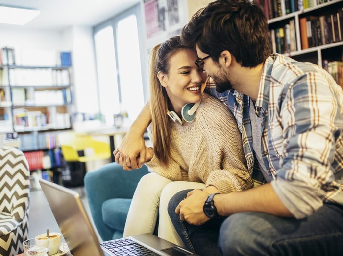 Ciri-ciri pria mencintai wanita