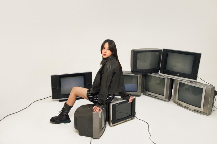 Dinda Ghania kembali dengan lagu Unfinished, menceritakan dilema masa lalu.