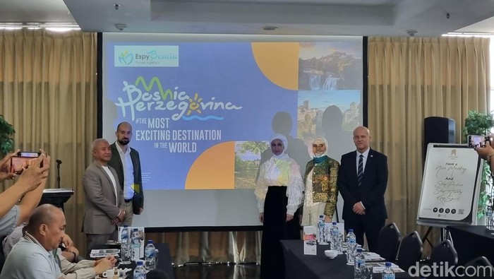 Duta Besar serta perwakilan agen tur Bosnia dan Herzegovina.