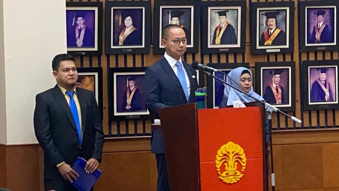 Eddy Soeparno saat sidang uji promosi doktoral di UI (Joakhim/detikcom)