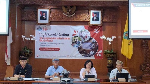 High Level Meeting TPID Kota Denpasar di ruang Praja Utama kantor Wali Kota Denpasar pada Kamis (12/12/2024). (Dok. Pemkot Denpasar)