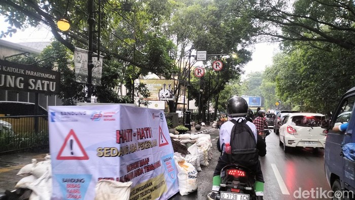 Ilustrasi proyek ducting di Jalanan Kota Bandung