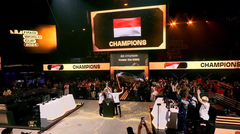 Timnas eFootball Indonesia berhasil menjadi juara FIFAe World Cup 2024 kategori konsol. Gelar ini didapatkan, setelah Indonesia mengalahkan Brasil di babak grand final.