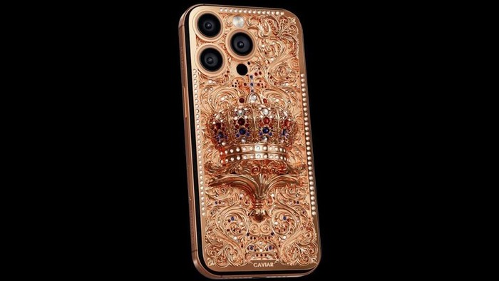 iPhone 16 Pro Max Berbalut Emas 18 Karat