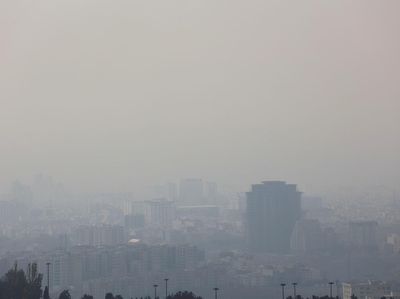Potret Teheran Berselimut Kabut Asap Pekat