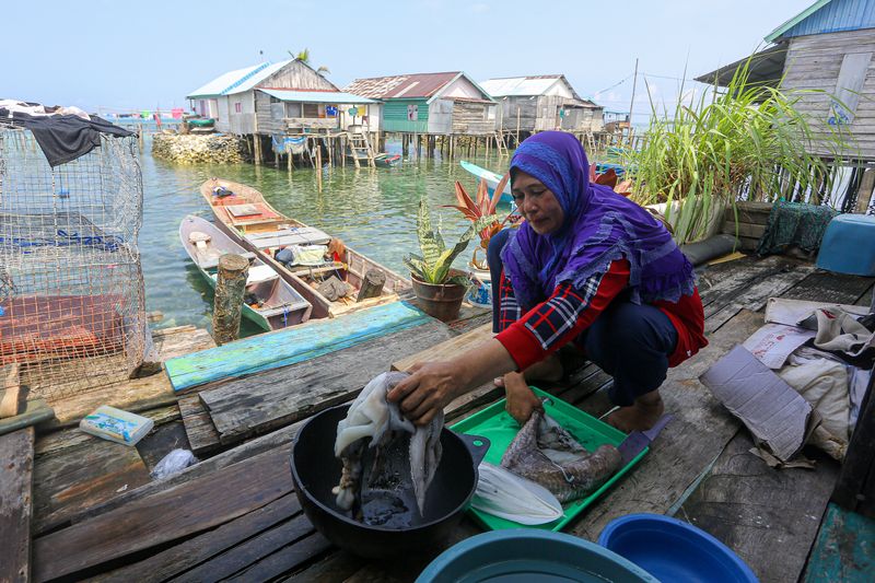 IRT di Pesisir Sulap Sotong Jadi Camilan Renyah