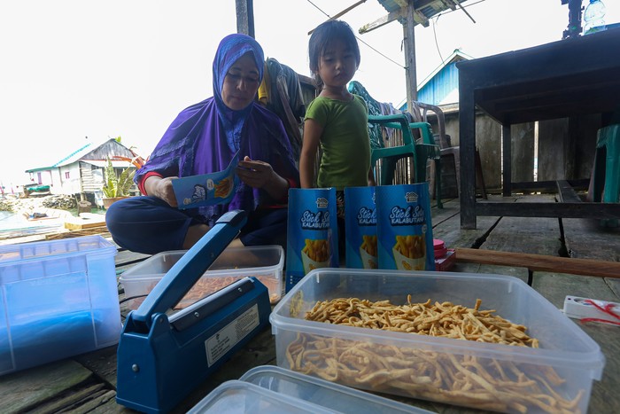 IRT di Pesisir Sulap Sotong Jadi Camilan Renyah