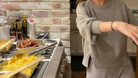 Tak hanya untuk acara memasaknya saja, pemilik dari Rare Beauty ini juga jago buat macaroni and cheese hingga kalkun. Foto: Instagam @selenagomez