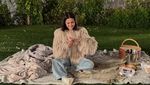 Jago Masak! Ini Aksi Selena Gomez Masak Ayam Panggang hingga Steak
