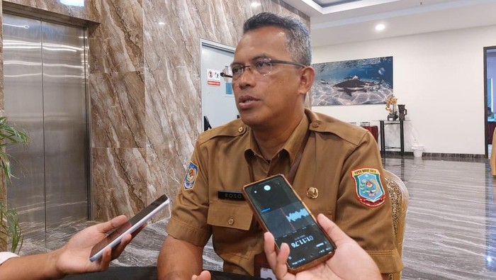 Kepala Dinas Tenaga Kerja, Transmigrasi, Enegeri dan Sumber Daya Mineral Provinsi Papua Barat Daya, Suroso.
