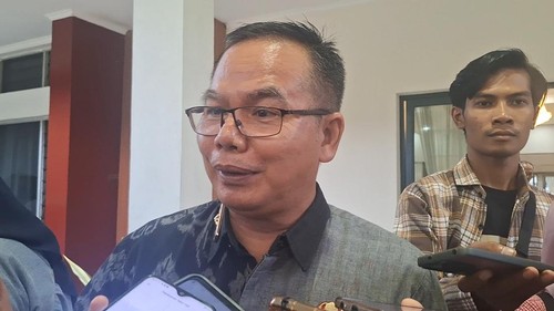 Kepala Disnakertrans NTB, I Gede Putu Aryadi, saat diwawancarai di Pendopo Gubernur NTB, Kamis malam (12/12/2024). (Nathea Citra/detikBali)