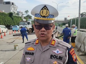 Pengemudi Mobil Tertimpa Pelat Besi di Tol Andara Dilarikan ke RS