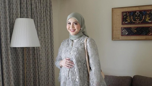 Kesha Ratuliu Dinner Romantis di Rumah Sakit Setelah Lahiran