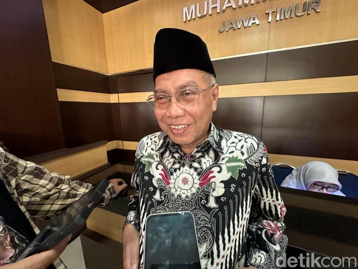 Ketua Pimpinan Wilayah Muhammadiyah (PWM) Jawa Timur Dr. dr. Sukadiono