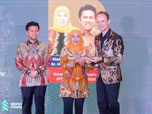 Khofifah-Emil Terima Platinum Award dari Duta Besar Inggris