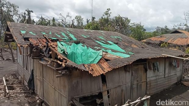Kondisi rumah warga di Desa Nawokote, Kecamatan Wulanggitang, Flores Timur, NTT, Kamis (12/12/2024).