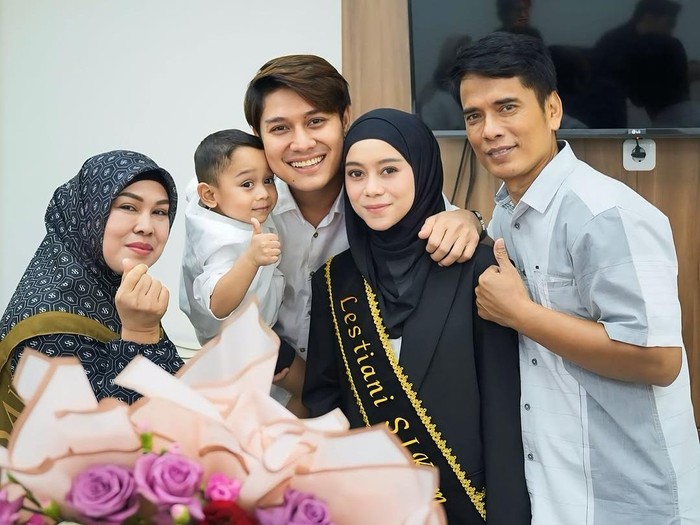Lesti Kejora Wisuda