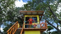 Guna mengantisipasi antusias masyarakat pada kawasan di Kepulauan Seribu tersebut, maka kehadiran penjaga pantai atau lifeguard diperlukan untuk menjaga wisatawan dari potensi bahaya.