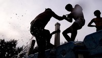 Namun menurut keterangan Ketua Daerah Perlindungan Laut - Basis Masyarakat (DPL-BM) Lestari indah Pulau Tidung Lah Mudin, wilayah Kepulauan Seribu belum ada penjaga pantai yang berkompeten atau tersertifikasi. Sehingga, kejadian korban meninggal akibat tenggelam kerap terjadi lantaran tidak sesuai dengan prosedur penanganan korban tenggelam.