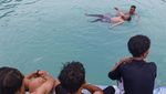 Melihat Latihan Para Penjaga Pantai