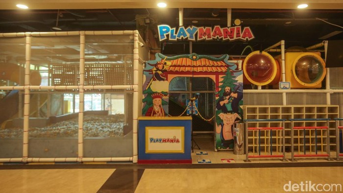 Melihat Sepinya Pusat Perbelanjaan di Tengah Gempuran Harbolnas Suasana di salah satu pusat perbelanjaan, Jakarta, Kamis (12/12/2024).