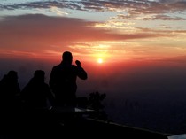 Menikmati Suasana Matahari Terbit di Damaskus