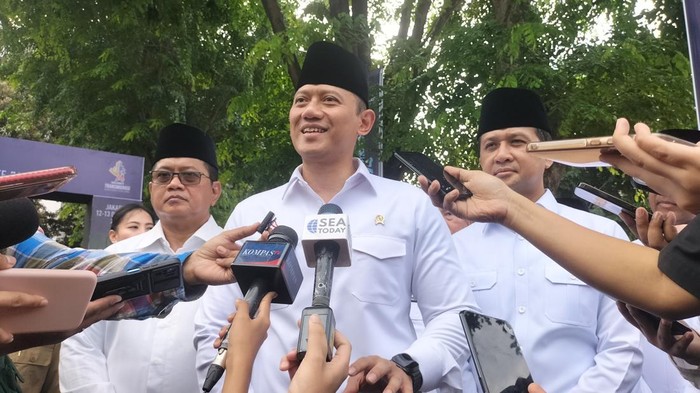 Menko Infrastruktur dan Pembangunan Wilayah Agus Harimurti Yudhoyono (AHY) di Kementerian Transmigrasi.