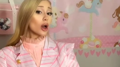Potret Influencer yang Diblokir Tiktok karena Terobsesi Mirip Ariana Grande