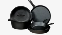 Jenis cast iron yang disukai para chef dari Lodge diakui memiliki kualitas terbaik. Untuk mendapatkan Satu set wajan berisi 5 buah, harus merogoh kocek Rp 1,4 juta. Foto: The Strategist