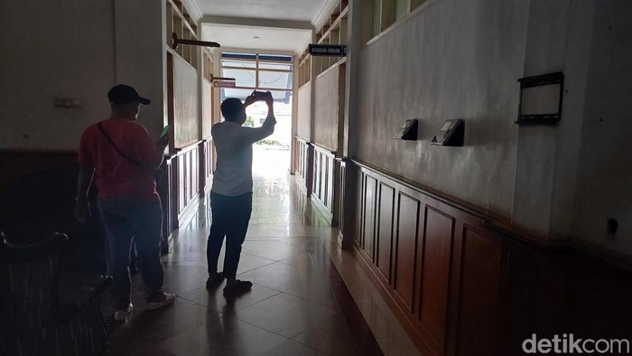 Pejabat Sampang mesum di kantor.