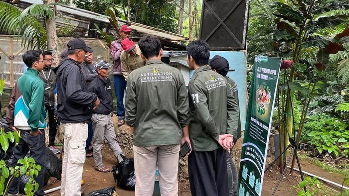 Pelatihan penggunaan teknologi untuk petani di Lembang