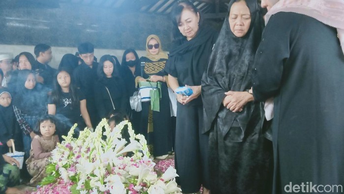 Pemakaman Almarhum dalang Warseno Slank di Juwiring, Klaten, Kamis (12/12/2024).
