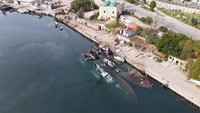 Radio Tentara Israel melaporkan, beberapa kapal perang Suriah yang membawa puluhan rudal angkatan laut dihancurkan dalam operasi besar-besaran di pelabuhan Bayda dan Latakia. 