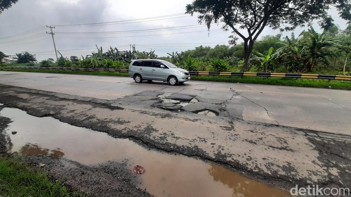 Penampakan lubang jalan di Jalan Pantura Pati, Kamis (12/12/2024).