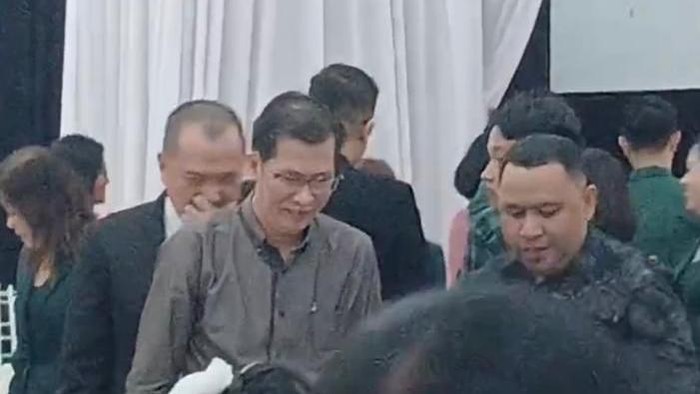 Penampakan Yusdy Gosal (kacamata) hadiri acara keagamaan di Palopo. Dokumen Istimewa