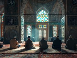 Sholawat Marhaban Ya Nurul Aini: Arab, Latin dan Artinya
