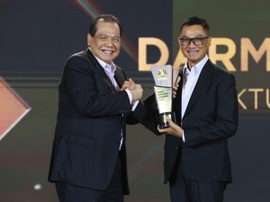 Dirut PLN Raih Penghargaan CEO Of The Year 2024 di CNBC Indonesia Awards