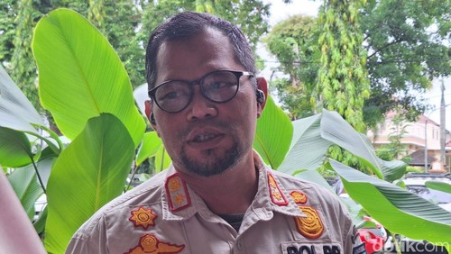 Plt Kepala BPBD Kota Mataram Irwan Rahadi saat diwawancarai, Kamis (12/12/2024)