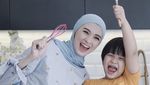 Potret Hangat Donita dan Adi Nugroho Saat Makan Bareng